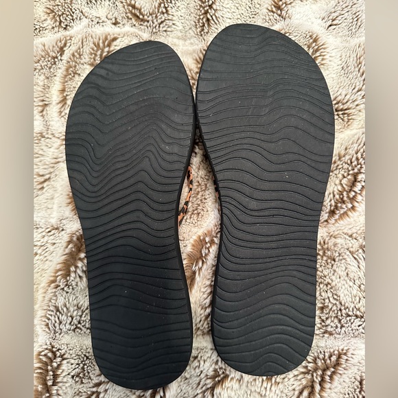 Reef Leopard Flip Flops - Picture 2 of 5